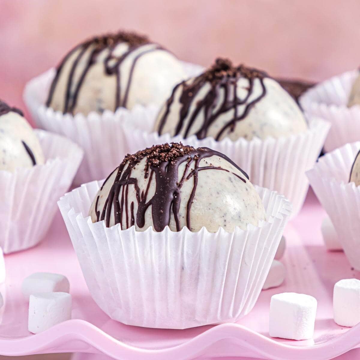 Cookies and Cream Hot Cocoa Bombs